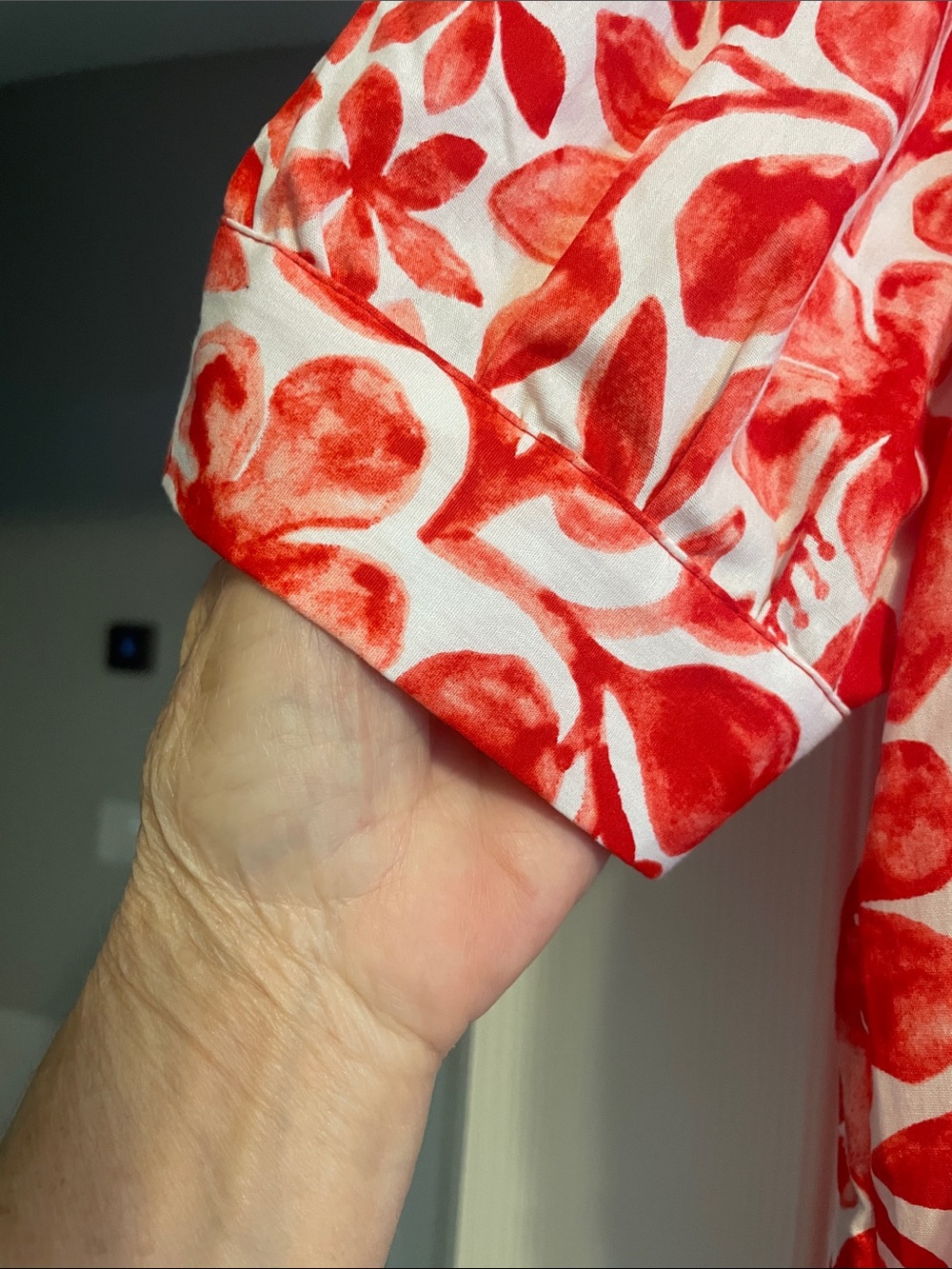 NWOT Crown and Ivy Red and White Tropical Print Flutter-Sleeve Blouse Size XL - Picture 3 of 7